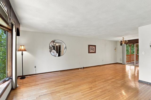 2 Clifford Road, Burlington, MA 01803