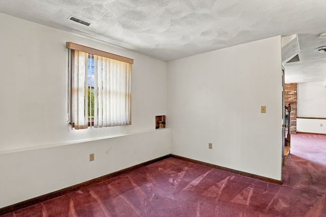 2 Clifford Road, Burlington, MA 01803