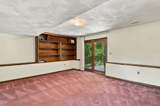2 Clifford Road, Burlington, MA 01803