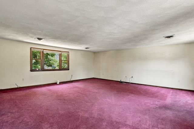 2 Clifford Road, Burlington, MA 01803
