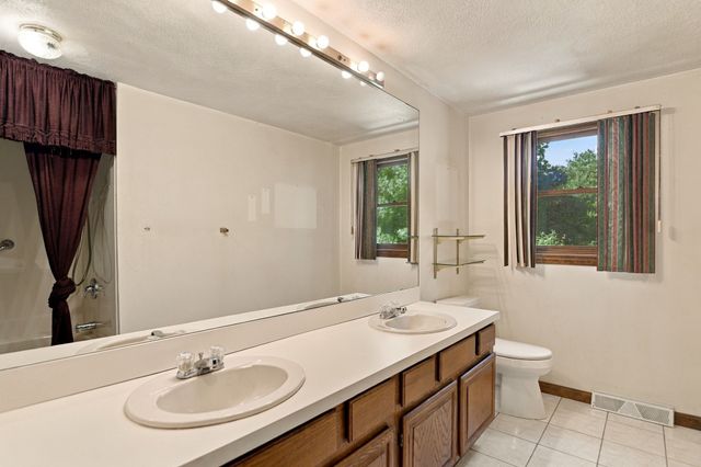 2 Clifford Road, Burlington, MA 01803