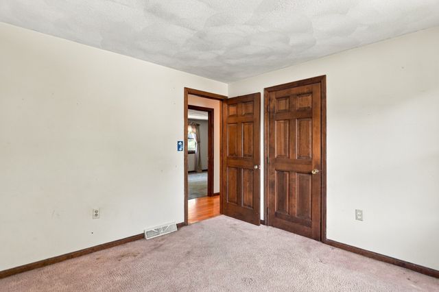 2 Clifford Road, Burlington, MA 01803