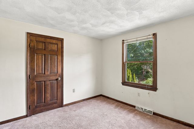 2 Clifford Road, Burlington, MA 01803