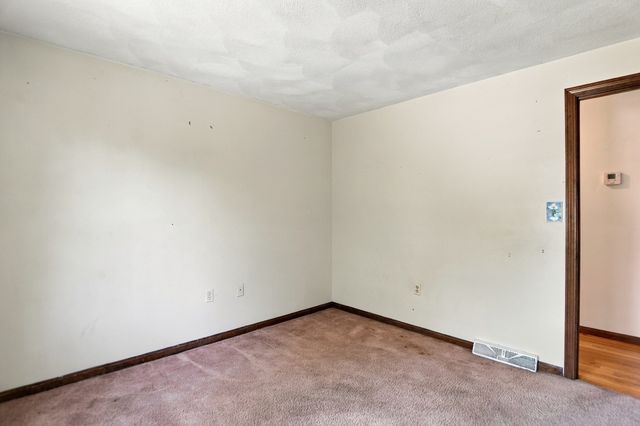 2 Clifford Road, Burlington, MA 01803