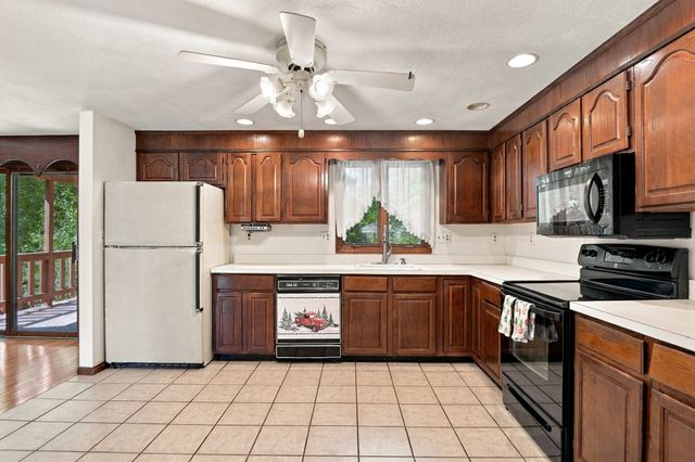 2 Clifford Road, Burlington, MA 01803