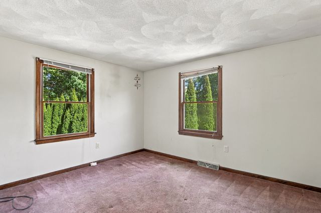 2 Clifford Road, Burlington, MA 01803