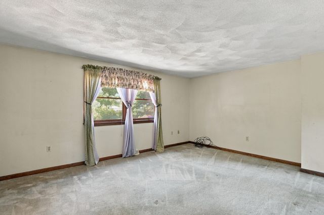 2 Clifford Road, Burlington, MA 01803