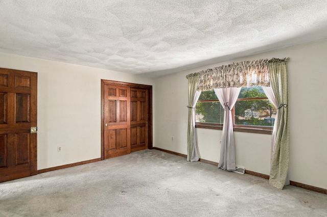 2 Clifford Road, Burlington, MA 01803