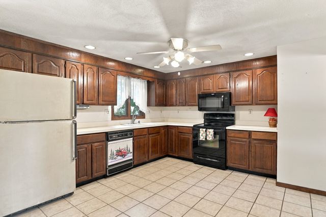 2 Clifford Road, Burlington, MA 01803