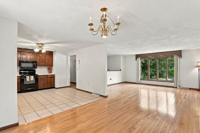 2 Clifford Road, Burlington, MA 01803