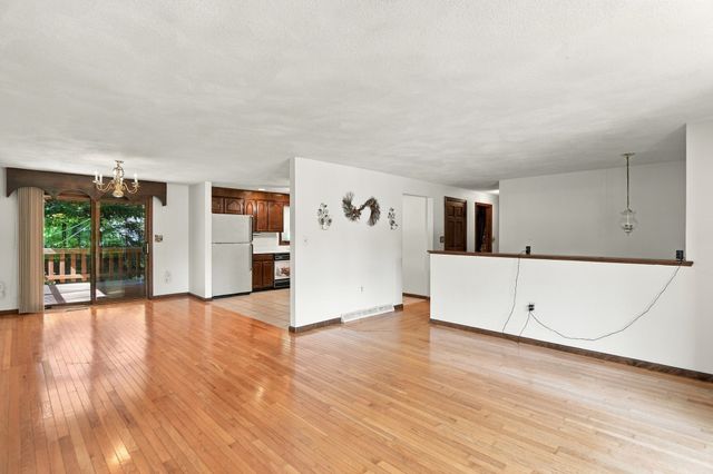 2 Clifford Road, Burlington, MA 01803