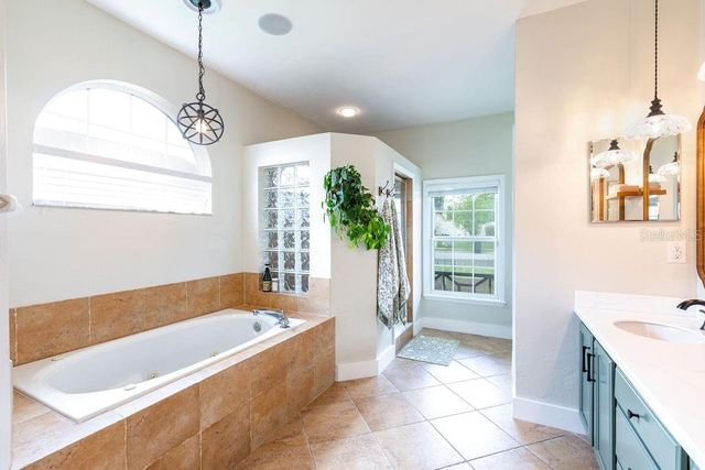 11921 NW 12TH AVENUE, Gainesville, FL 32606