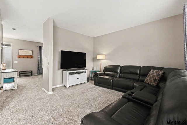 14957 Grebe Street, Bennington, NE 68007