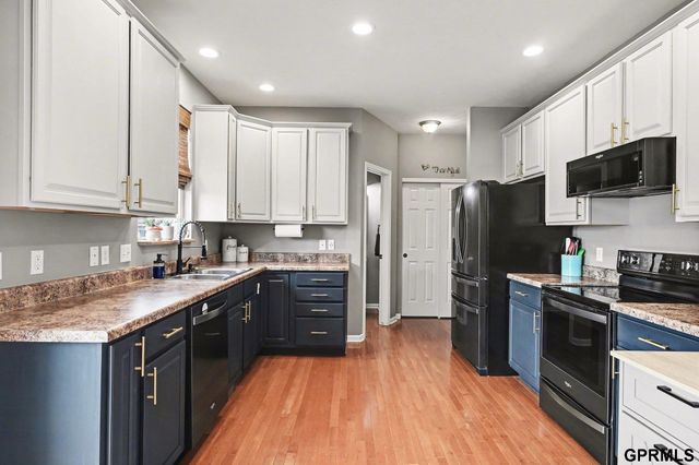14957 Grebe Street, Bennington, NE 68007
