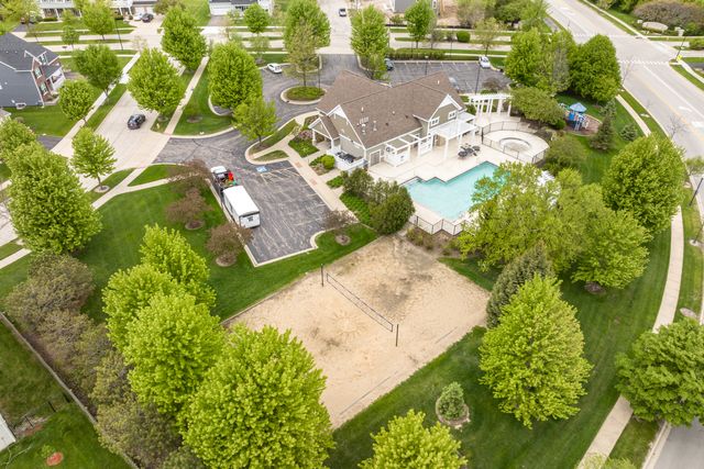 2984 Shamrock Circle, Elgin, IL 60124