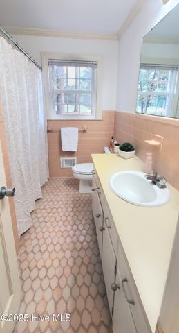 329 Oxford Road, Greenville, NC 27858