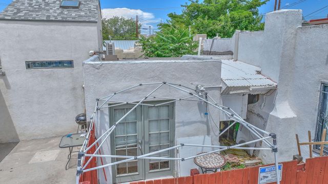 905 Coal Avenue SW, Albuquerque, NM 87102