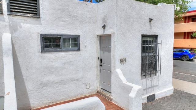 905 Coal Avenue SW, Albuquerque, NM 87102