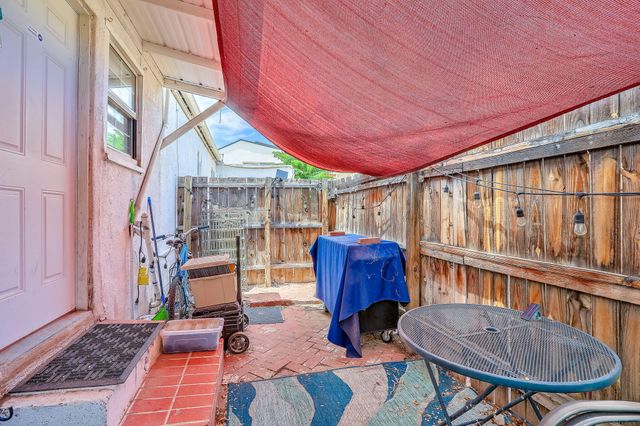 905 Coal Avenue SW, Albuquerque, NM 87102