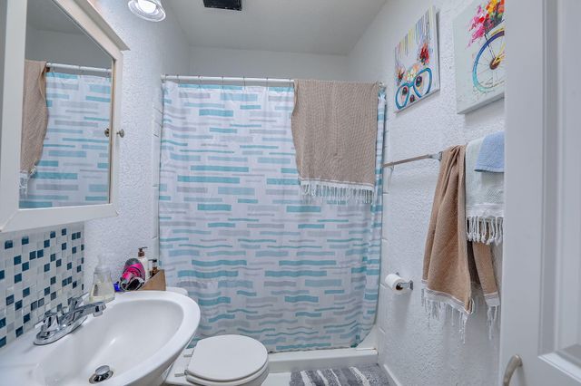 905 Coal Avenue SW, Albuquerque, NM 87102