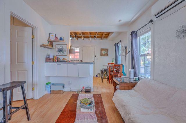 905 Coal Avenue SW, Albuquerque, NM 87102