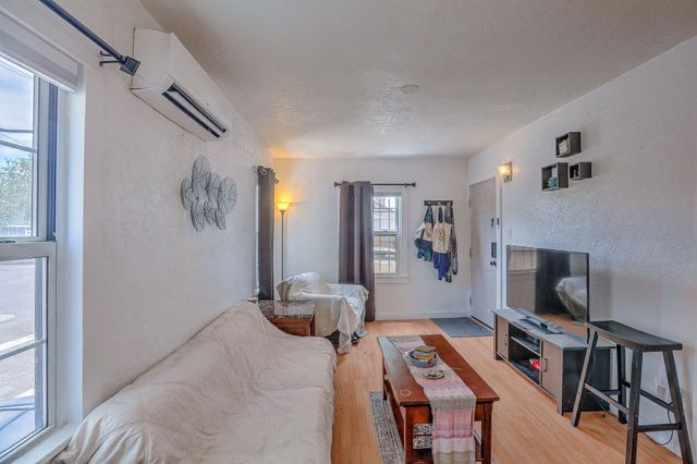 905 Coal Avenue SW, Albuquerque, NM 87102