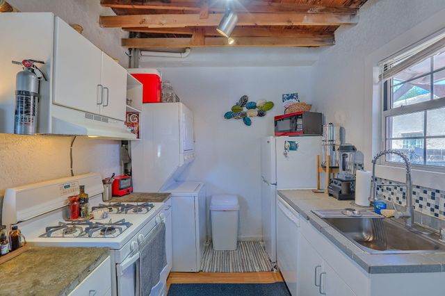 905 Coal Avenue SW, Albuquerque, NM 87102