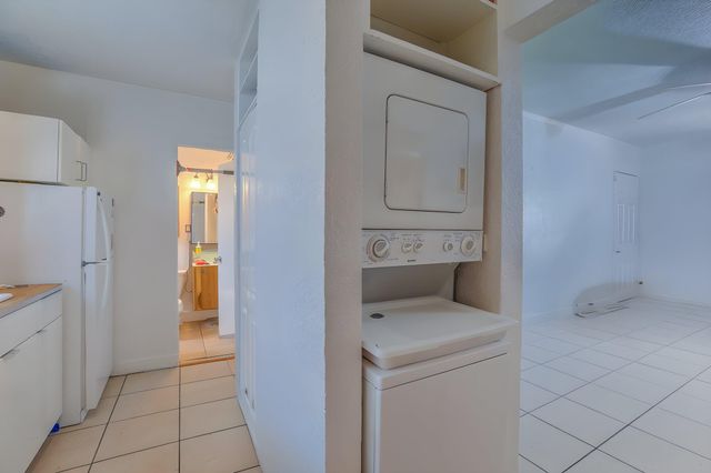 905 Coal Avenue SW, Albuquerque, NM 87102
