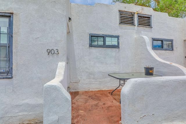 905 Coal Avenue SW, Albuquerque, NM 87102