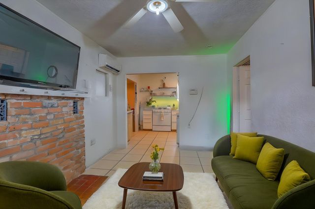905 Coal Avenue SW, Albuquerque, NM 87102