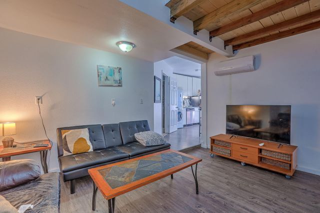 905 Coal Avenue SW, Albuquerque, NM 87102