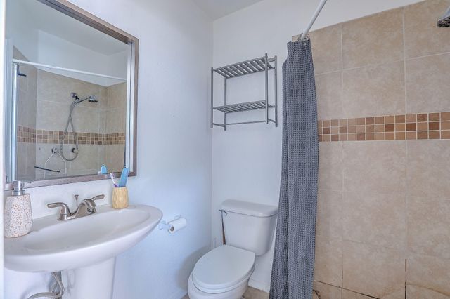 905 Coal Avenue SW, Albuquerque, NM 87102