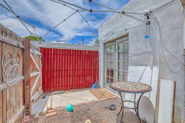 905 Coal Avenue SW, Albuquerque, NM 87102