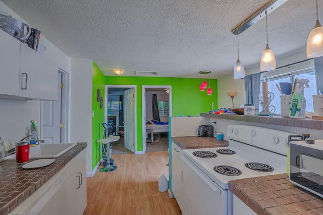 905 Coal Avenue SW, Albuquerque, NM 87102