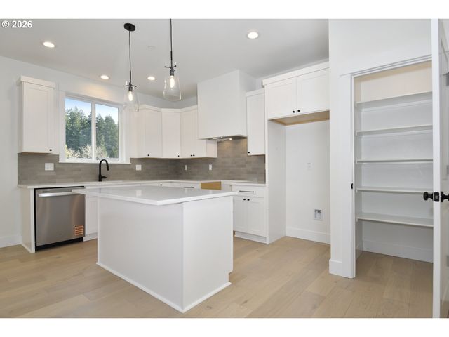 14205 Se Cannon St, Portland, OR 97236
