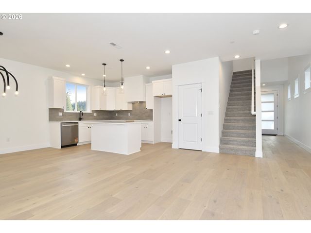 14205 Se Cannon St, Portland, OR 97236