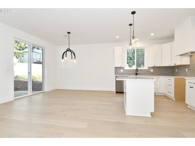14205 Se Cannon St, Portland, OR 97236