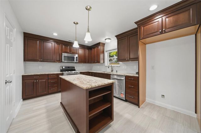 2902 Colony Drive, Sugar Land, TX 77479