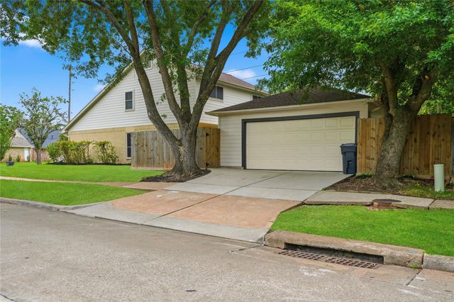 2902 Colony Drive, Sugar Land, TX 77479