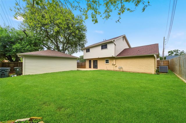 2902 Colony Drive, Sugar Land, TX 77479