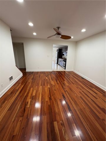 524 Edmond St, Bloomfield, PA 15224