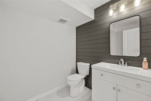 7910 SE 1st Court, Des Moines, IA 50320