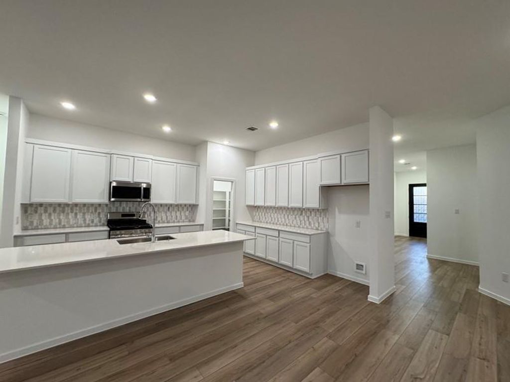 1306 W Shepard Drive, Dayton, TX 77535