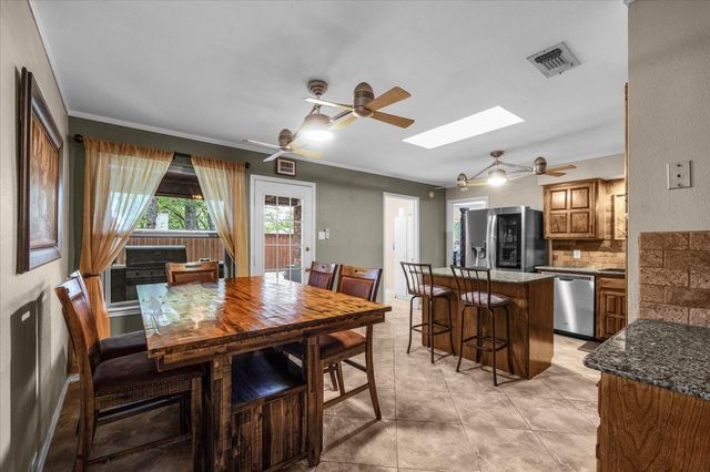 826 Lake Forest Court, Grapevine, TX 76051