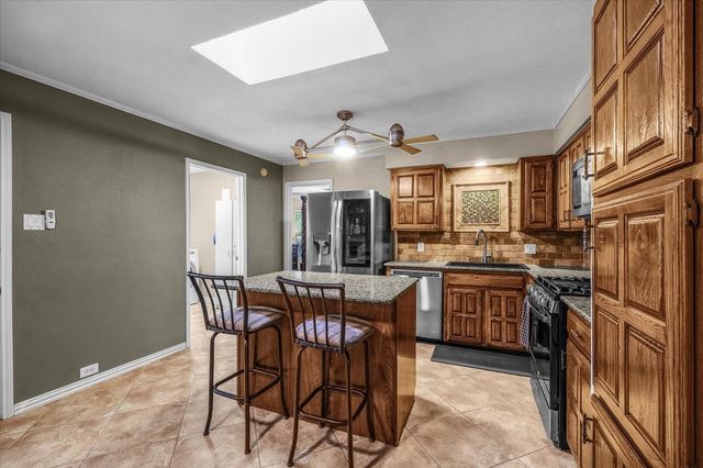 826 Lake Forest Court, Grapevine, TX 76051