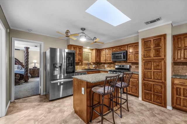 826 Lake Forest Court, Grapevine, TX 76051