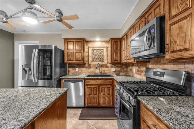 826 Lake Forest Court, Grapevine, TX 76051