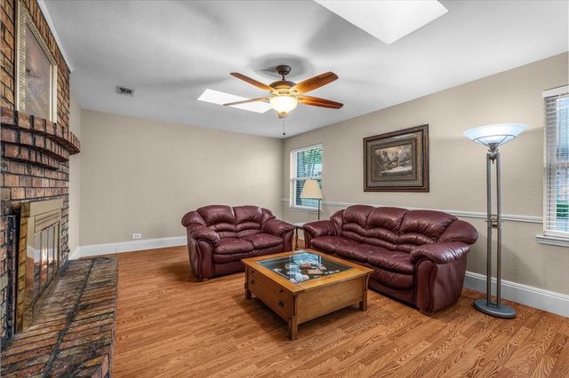 826 Lake Forest Court, Grapevine, TX 76051