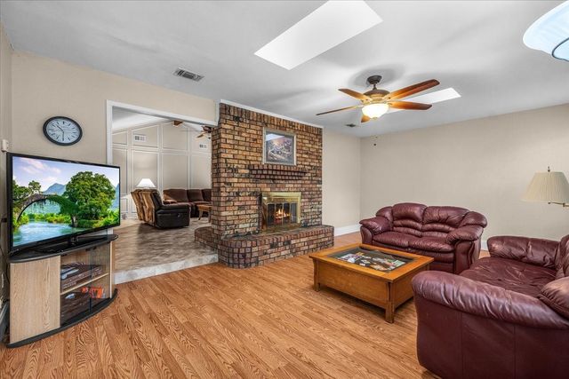 826 Lake Forest Court, Grapevine, TX 76051