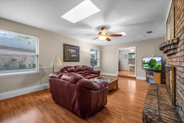 826 Lake Forest Court, Grapevine, TX 76051